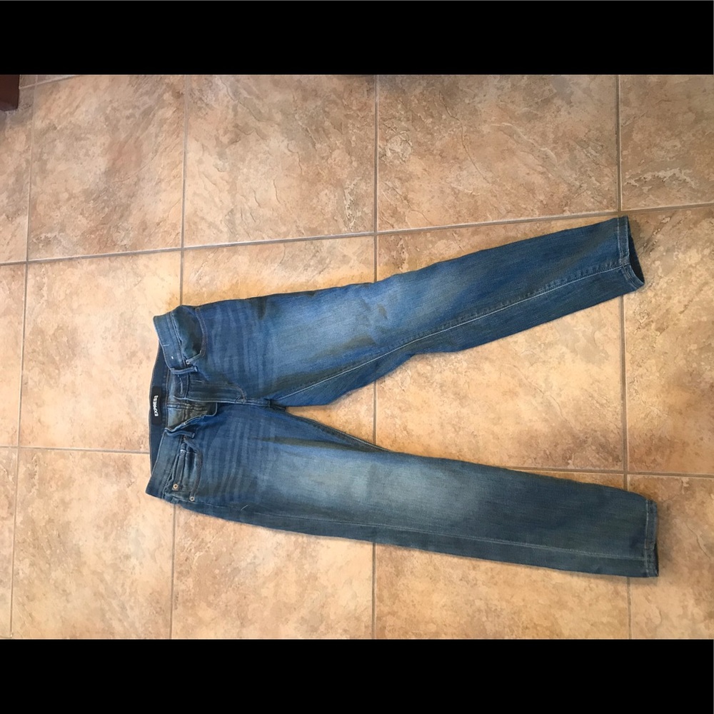 Express jeans size 4 short legging style.
